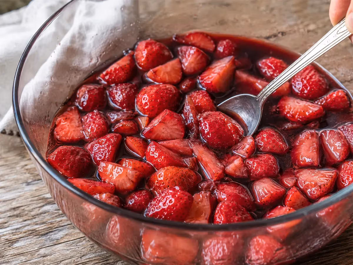 Strawberries with red wine 3
