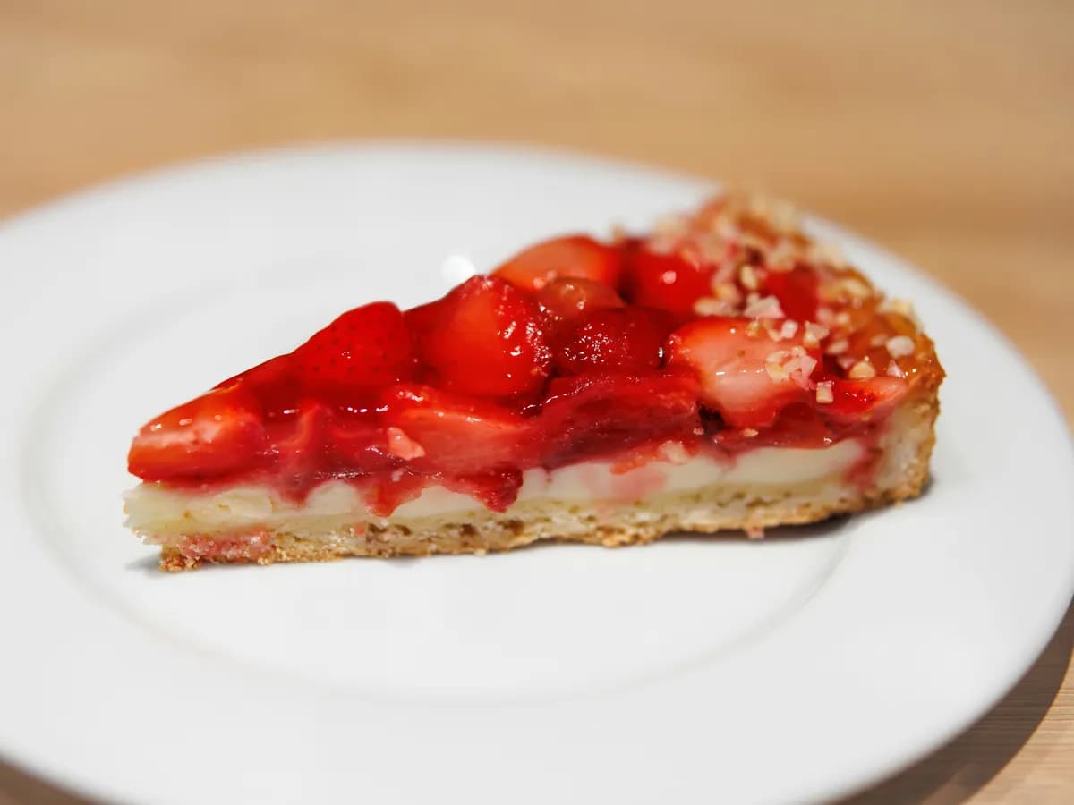 Strawberry tart with custard 2