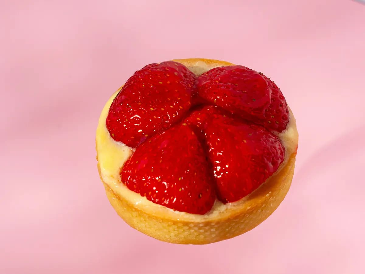 Strawberry tart with custard 3
